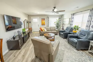 251 Christopher Way, Talent, OR 97540 - Photo 3