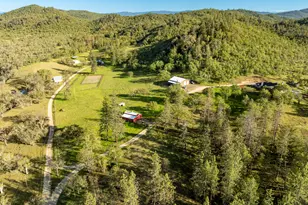 1884 S Obenchain Rd, Eagle Point, OR 97524 - Photo 3