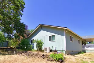 455 Crystal Dr, Grants Pass, OR 97527 - Photo 7