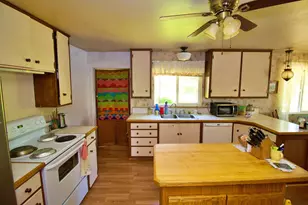 455 Crystal Dr, Grants Pass, OR 97527 - Photo 19