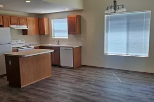 578 NE Marigold St, Madras, OR 97741 - Photo 3