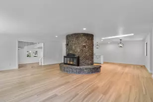 63929 Sunset Dr, Bend, OR 97703 - Photo 13