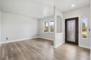1320 NE 3rd St, Redmond, OR 97756 - Photo 5