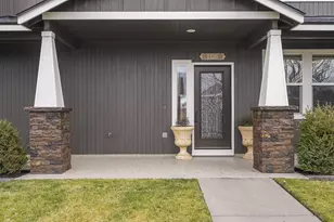 1320 NE 3rd St, Redmond, OR 97756 - Photo 3