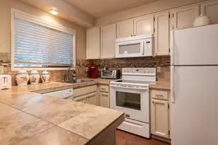 827 E Desperado Trail, Sisters, OR 97759 - Photo 7