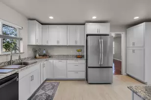 1736 SE Ironwood Ct, Bend, OR 97702 - Photo 11