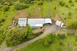 1374 W Linn Rd, Eagle Point, OR 97524 - Photo 7