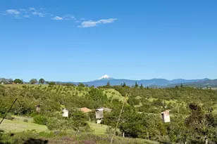 1374 W Linn Rd, Eagle Point, OR 97524 - Photo 9