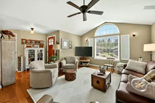 1380 Forestview Dr, Grants Pass, OR 97527 - Photo 7