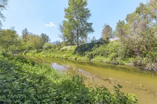 637 Covered Bridge Rd, Rogue River, OR 97537 - Photo 5