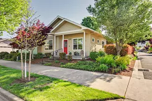 1099 N Haskell St, Central Point, OR 97502 - Photo 1