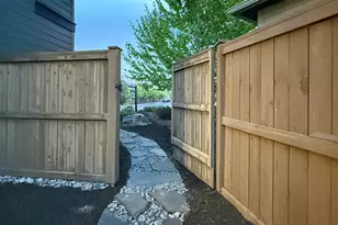 61072 Manhae Loop, Bend, OR 97702 - Photo 39