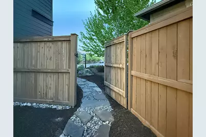 61072 Manhae Loop, Bend, OR 97702 - Photo 39