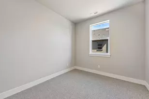 20518 NE Empire Ave, Bend, OR 97701 - Photo 11