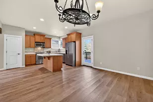 2716 NE Rosemary Dr, Bend, OR 97701 - Photo 9