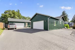 1232 W Harbeck Rd, Grants Pass, OR 97527 - Photo 3