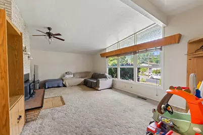 1320 NW Prospect Avenue, Grants Pass, OR 97526 - Photo 5