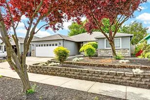 921 Birmingham St, Medford, OR 97501 - Photo 3