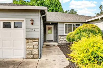 921 Birmingham Street, Medford, OR 97501 - Photo 5