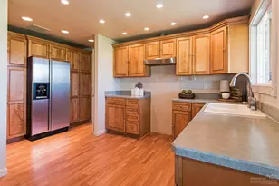 22520 Carolyn Ct, Bend, OR 97701 - Photo 7