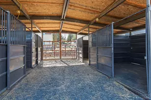 22520 Carolyn Ct, Bend, OR 97701 - Photo 21