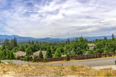 166 NW Native Run Loop, Grants Pass, OR 97526 - Photo 3