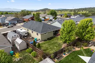 944 Stonewater Dr, Eagle Point, OR 97524 - Photo 43