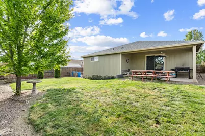 944 Stonewater Drive, Eagle Point, OR 97524 - Photo 27