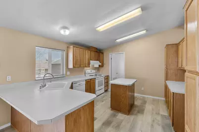 397 SE 6th Street # A, Madras, OR 97741 - Photo 5