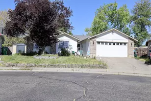 17 Blue Heron Ct, Eagle Point, OR 97524 - Photo 1