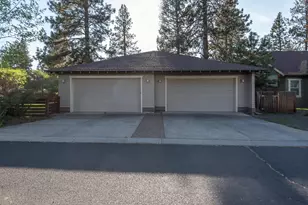 1576 NW Mt Washington, Bend, OR 97703 - Photo 23
