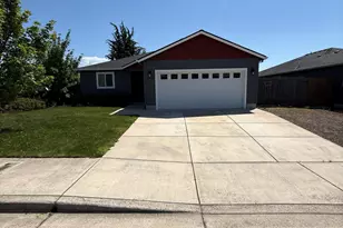 3852 Vly Mdws Dr, White City, OR 97503 - Photo 1