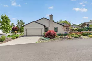 2458 Republic Way, Medford, OR 97504 - Photo 3