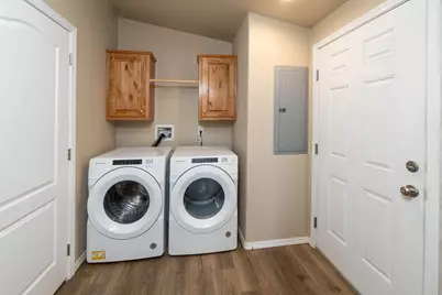 472 SE 7th Street, Madras, OR 97741 - Photo 9