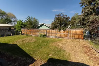 472 SE 7th Street, Madras, OR 97741 - Photo 17