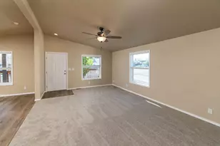 472 SE 7th St, Madras, OR 97741 - Photo 3