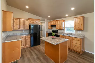 472 SE 7th Street, Madras, OR 97741 - Photo 7
