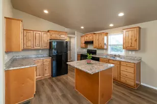 472 SE 7th St, Madras, OR 97741 - Photo 7