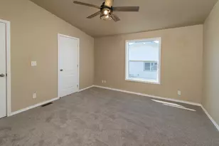 472 SE 7th St, Madras, OR 97741 - Photo 13