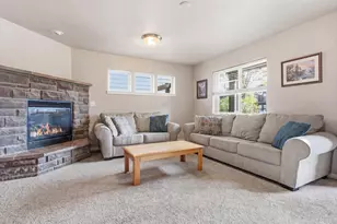 437 NW 27th St, Redmond, OR 97756 - Photo 7