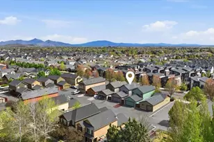 437 NW 27th St, Redmond, OR 97756 - Photo 3