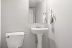437 NW 27th St, Redmond, OR 97756 - Photo 9