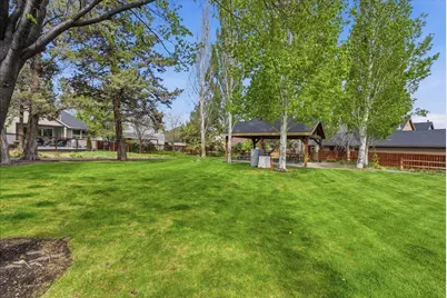 437 NW 27th Street, Redmond, OR 97756 - Photo 33