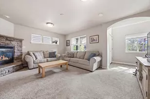 437 NW 27th St, Redmond, OR 97756 - Photo 5