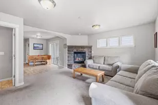 437 NW 27th St, Redmond, OR 97756 - Photo 5