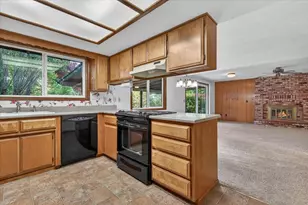2892 Banner Ct, Medford, OR 97504 - Photo 9