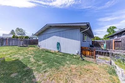 400 Morningside Street, Medford, OR 97501 - Photo 35