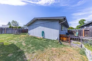 400 Morningside St, Medford, OR 97501 - Photo 35