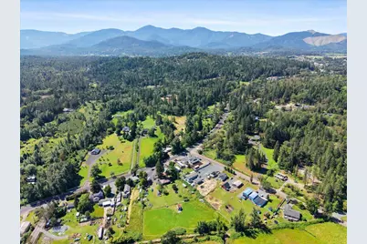 1807 Rounds Avenue, Grants Pass, OR 97527 - Photo 35