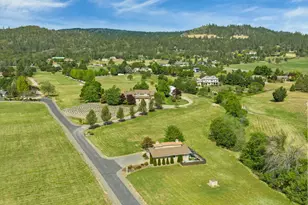 983 Old Stage Rd, Central Point, OR 97502 - Photo 5